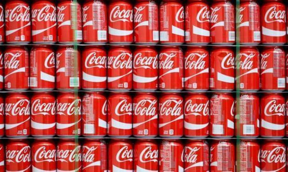 La cadena de suministro de Coca-Cola est bajo presin por escasez de latas