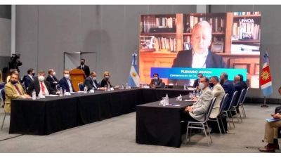 Funes de Rioja dijo que la UIA �no quiere grietas�, y lo cruzaron dos gobernadores