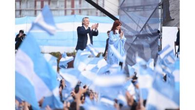 Con Cristina, Alberto, gobernadores y candidatos el FdT cierra la campa�a en La Plata