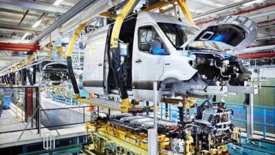 Mercedes invierte 54 millones de dólares para ampliar producción y en red de concesionarias