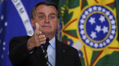 Bolsonaro le asegur� a la multitud que s�lo Dios lo saca del cargo y que nunca ir� preso