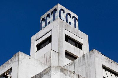 Movimientos Sociales junto a la CGT preparan una masiva marcha en apoyo al Gobierno