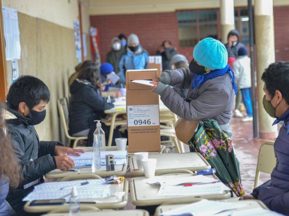 Elecciones: qu deben hacer los que estn en cuarentena tras volver de viaje y qu pasa si no voto