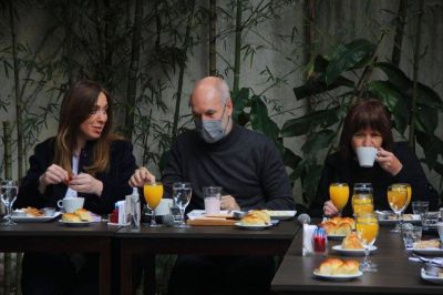 Larreta encabezó el desayuno de Juntos por el Cambio junto a su precandidata María Eugenia Vidal