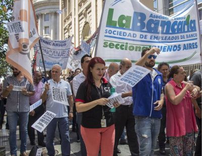 Bancarios activan protestas en la city y denuncian cierres compulsivos de sucursales y flexibilización laboral