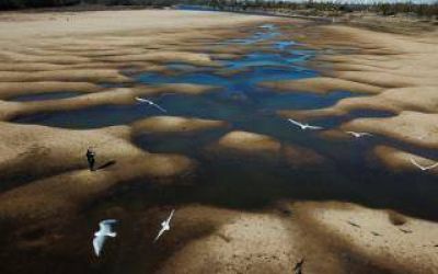 Bajante histórica del Río Paraná: La Provincia declaró la emergencia hídrica por 180 días en 17 municipios