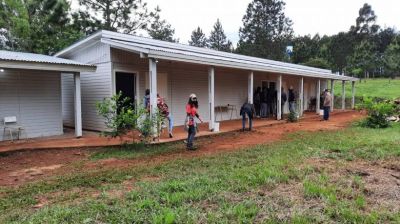 Programa de Viviendas Rurales del Iprodha asisti� al IEA N� 13 de Colonia Guaran�