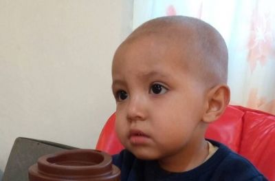 Su hijo padece leucemia: vende su auto y no tiene obra social