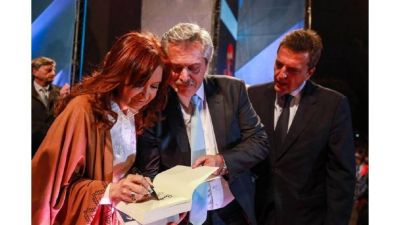 Massa calla y ordena silencio a su tropa, mientras intenta mediar en el conflicto