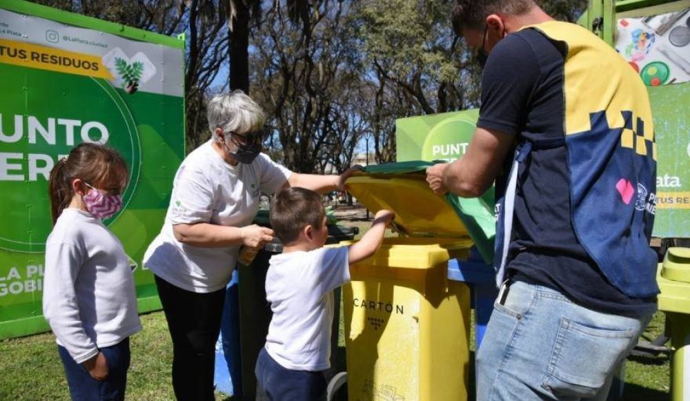 Recolectaron una tonelada y media de residuos reciclables en el primer Eco-canje del nuevo Punto Verde de Plaza Matheu