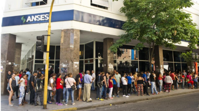 El poder de compra de los planes sociales cay� 23% en dos a�os