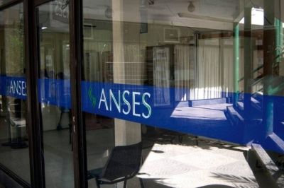 Jubilados marchan a PAMI y ANSES: 