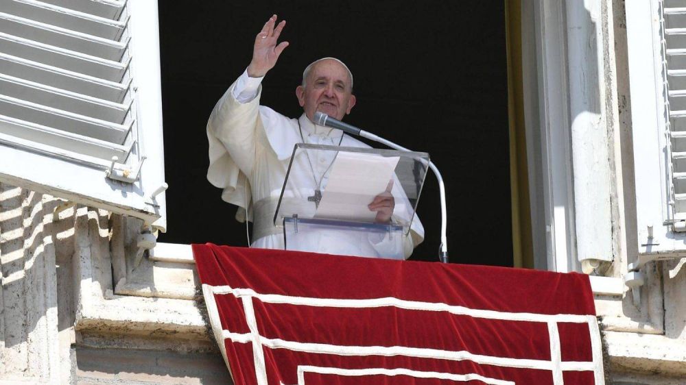 El Papa a la hora del ngelus: Quieres sobresalir? Sirve