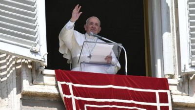 El Papa a la hora del �ngelus: ��Quieres sobresalir? Sirve�