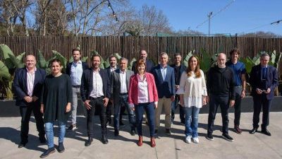 Juntos por el Cambio relanza la campaa con un discurso duro y una foto con 100 candidatos ganadores