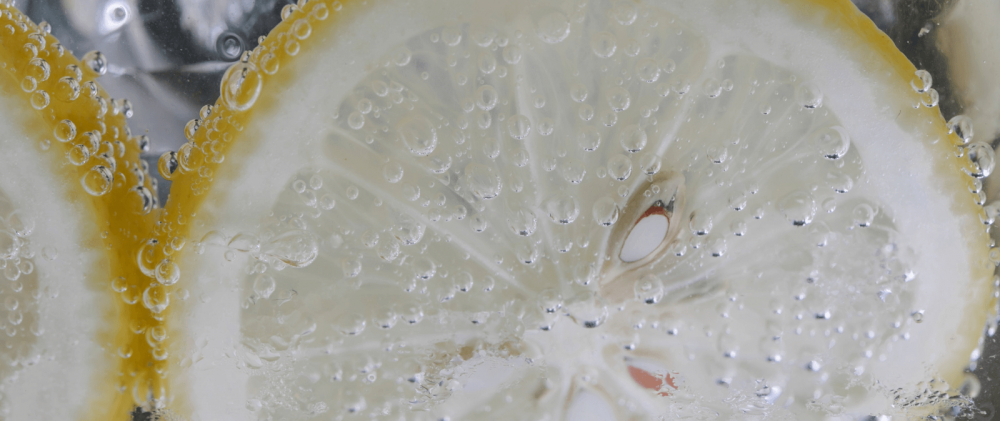 Agua con gas: su efecto en la salud y comparacin con el agua normal