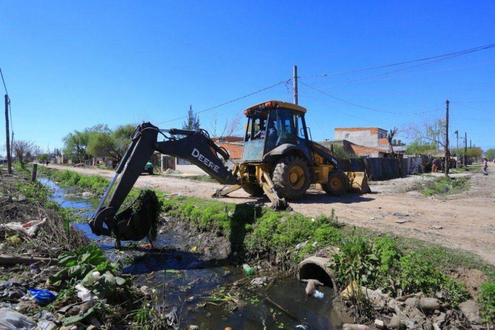 Esteban Echeverra: El Municipio y ACUMAR avanzan en la limpieza del arroyo Ortega