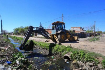 Esteban Echeverr�a: El Municipio y ACUMAR avanzan en la limpieza del arroyo Ortega