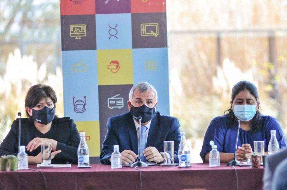 GIRSU. Emprendedoras y emprendedores, ex recuperadores de los basurales, reciben fondos de parte del Gobierno provincial