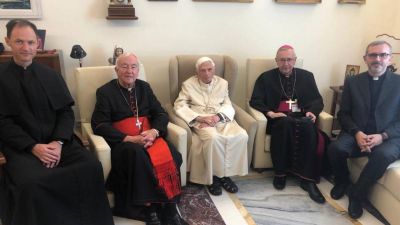 Benedicto XVI reaparece cinco meses despu�s