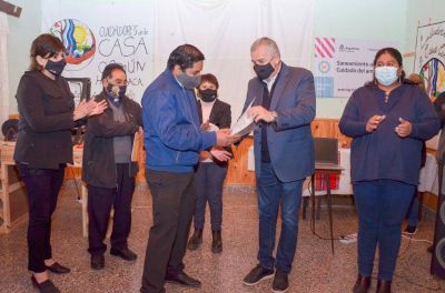 Humahuaca. Morales entreg� financiamiento a j�venes recicladores
