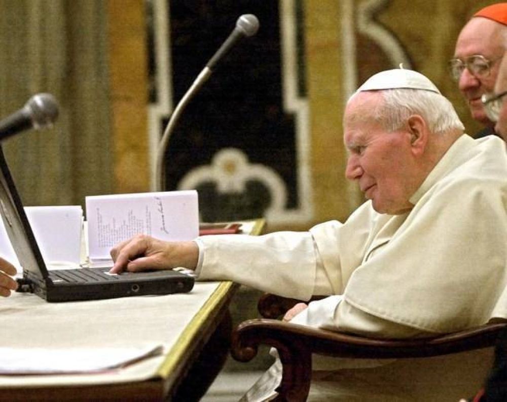 El primer Papa con una direcci�n de correo electr�nico