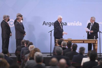 Alberto y Domínguez presentan una ley de estímulos para el agro: se espera la presencia de CFK