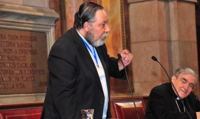 Cura argentino sigue como asesor del Papa en temas doctrinales