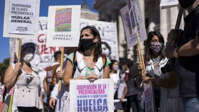 Los gremios docentes advierten que «resistirán» proyecto para limitar su derecho a huelga