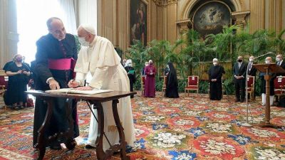 LLamamiento de cient�ficos y religiosos: actuar r�pido para curar la Casa Com�n