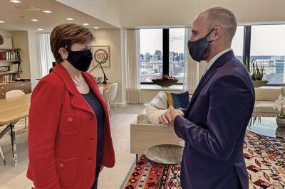 Mart�n Guzm�n entre Washington, el FMI y los ladrillos