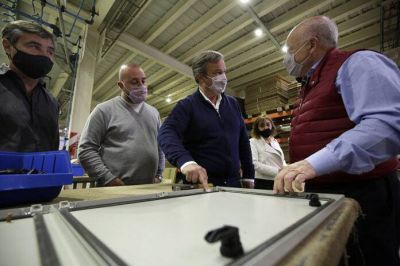 Cascallares recorri� empresa del Parque Industrial que ampl�a su planta y genera trabajo