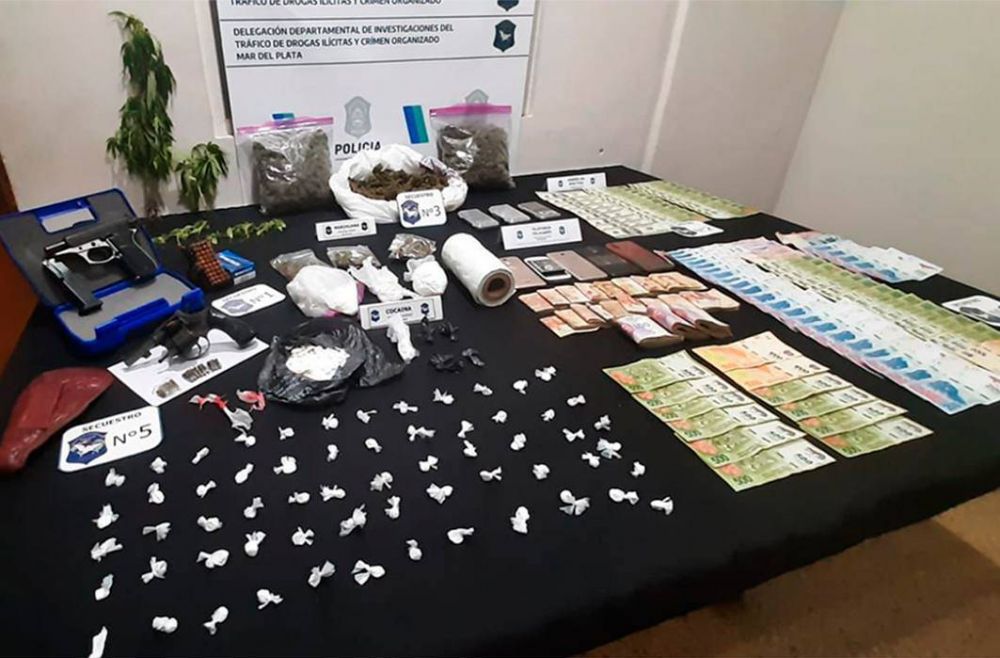 Desarticulan organizacin narco: secuestran drogas, armas y dinero tras cuatro allanamientos