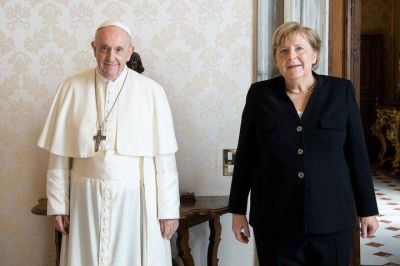 Papa Francisco recibe en el Vaticano a la canciller alemana Angela Merkel