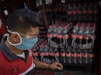 Coca-Cola sufre un impacto ante la escasez global de chips, ¿por qué?