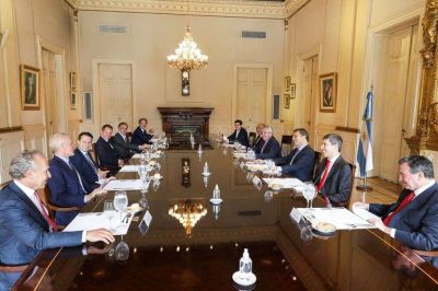 Los desajustes del propio Gobierno embarran la gesti�n y el camino a las elecciones