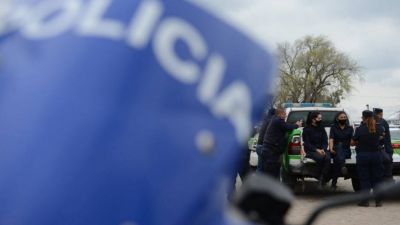 Molestos por los viajes de egresados gratis, polic�as de La Bonaerense convocaron a un nuevo paro