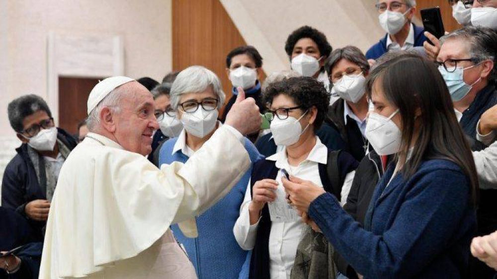 El Papa: arraigados en nuestras raíces y abiertos al universalismo de la fe