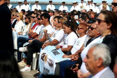 Mauricio Macri apel� su prohibici�n de salir del pa�s