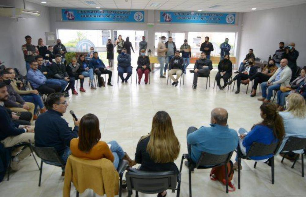Martínez, jóvenes de la CGT y candidatos a diputados compartieron una charla debate