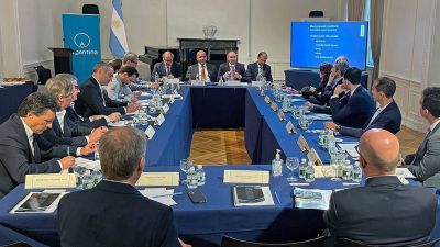 Manzur, ante empresarios e inversores: 