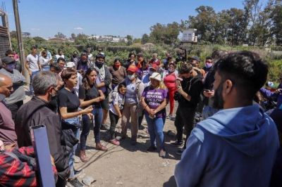 Mendoza recorri� el barrio Finexcor en el marco de una jornada de limpieza integral