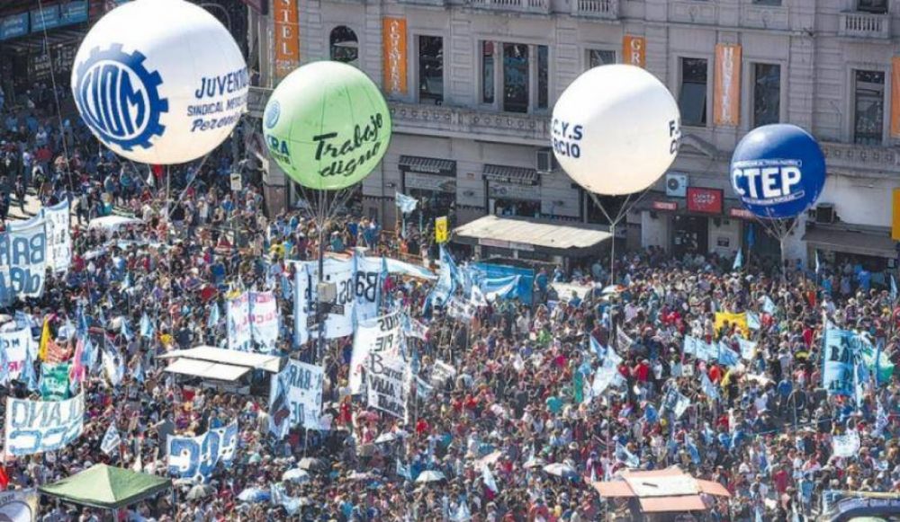 La CGT se reunifica y marcha con los movimientos sociales para renovar su poder de fuego en las calles