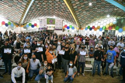 Ariel Sujarchuk entreg� 105 kits de maquinarias y herramientas del programa Escobar Emprende