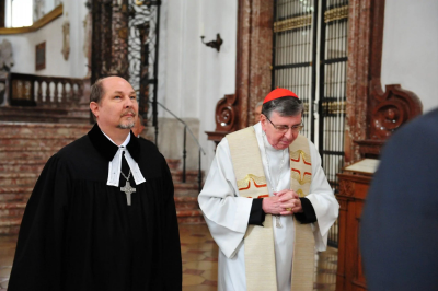 Referente vaticano pide implicar a 