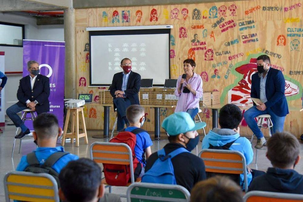  Mayra encabez una nueva entrega netbooks a la escuela tcnica de la UNQ