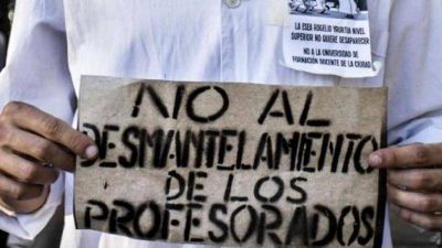 En defensa de los profesorados y por la titularizaci�n: dos fuertes reclamos a Acu�a