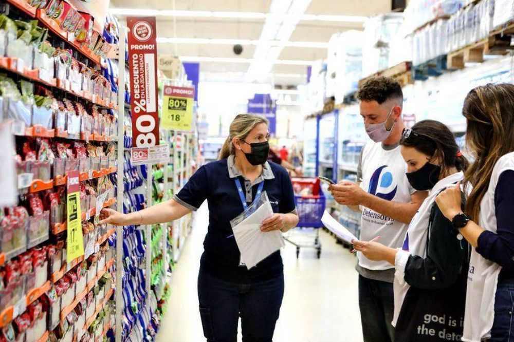 Congelamiento de precios: comenzaron los controles y las peleas entre los supermercados y proveedores