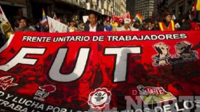 La principal central sindical y el correismo rechazan el aumento de los combustibles en Ecuador