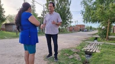 �Abella deber�a llevar agua potable a Las Praderas en lugar de preocuparse por nosotros�